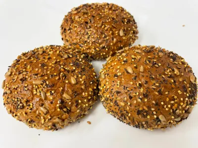 Havermout Plus Bollen met Topaze decoratie